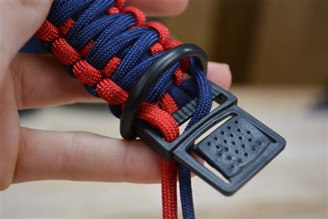 Learn How To Make A Paracord Dog Collar | Instructions