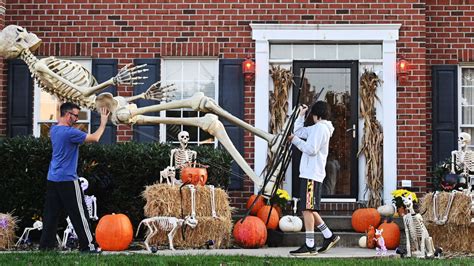 How a 12-foot skeleton became the hottest Halloween decoration around ...