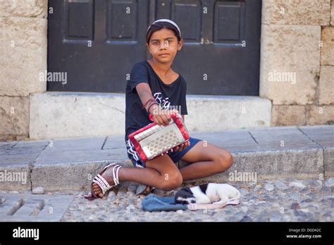 child beggar Stock Photo - Alamy