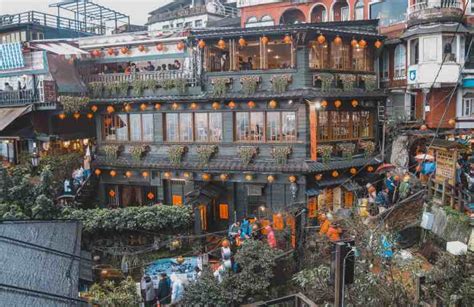 Spirited Away To The Hills of Jiufen: What To Do In Jiufen Red Around ...