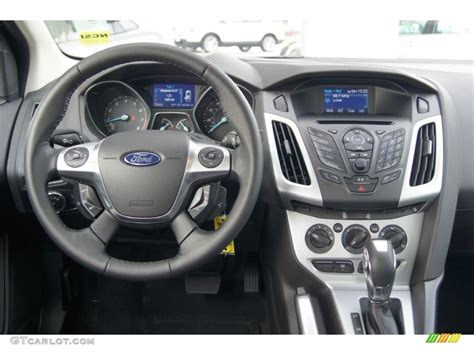 2013 Ford Focus SE Sedan Charcoal Black Dashboard Photo #72103863 ...