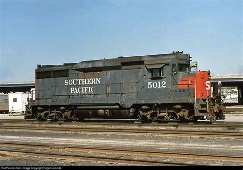 SP 5012 Southern Pacific Railroad EMD GP30 at El Paso, Texas by Roger ...