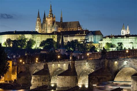 File:Night view of the Castle and Charles Bridge, Prague - 8034.jpg