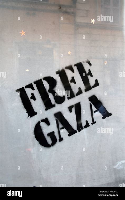 free gaza graffiti on wall in rome, italy Stock Photo - Alamy