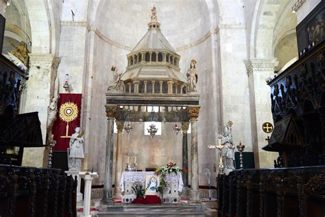 Trogir - Cathedral; Inside (2) | Šibenik | Pictures | Croatia in Global ...