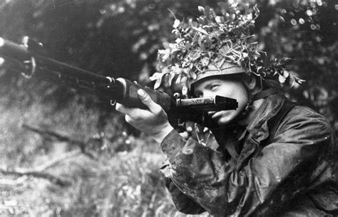 The FG 42: The Automatic Rifle of the Fallschirmjäger Airborne Infantry ...