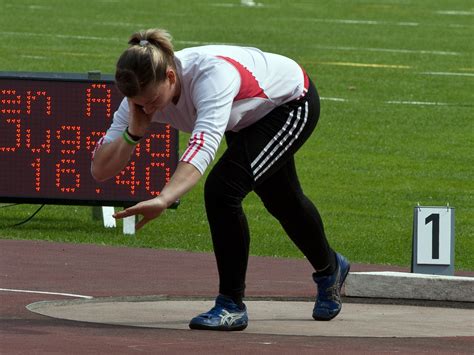 Shot put glide technique