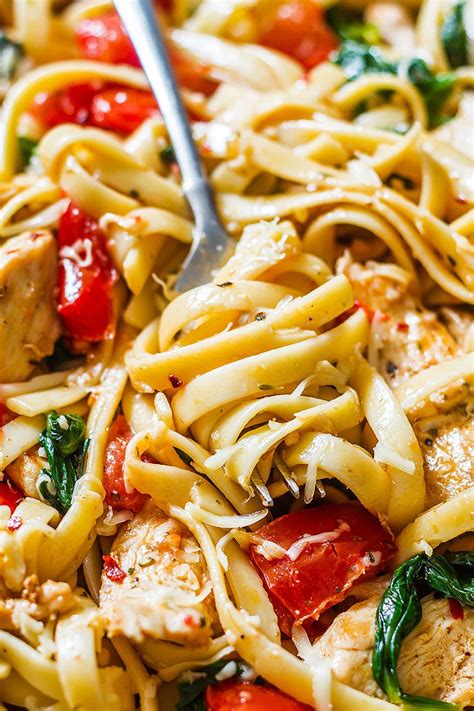 Chicken Pasta Recipe with Tomato and Spinach — Eatwell101