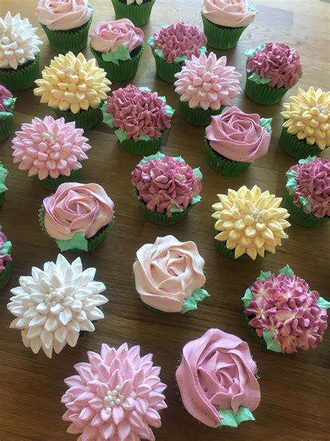 Spring flower cupcakes | Easter flower cupcakes, Flower cupcakes ...