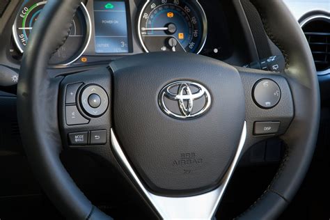 Auris Hybrid Interior (2012 - 2015) - Toyota Media Site