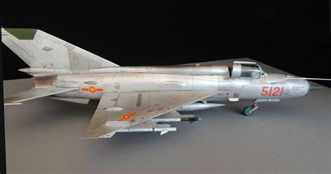 The antagonist: Vietnamese MIG-21 from Trumpeter kit in 1:32 - LSM 1/32 ...