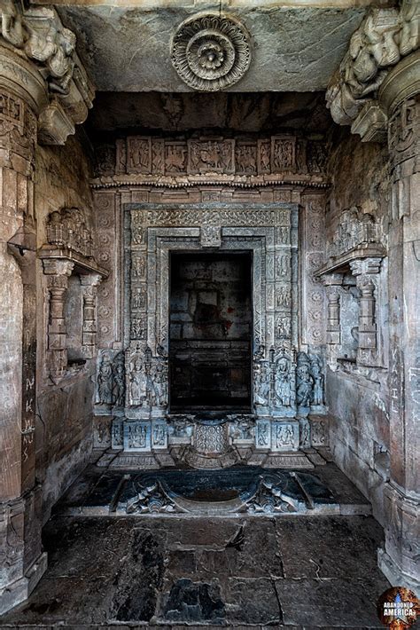 Abandoned Bhangarh Fort, India | Temple Detail