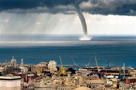 Dangerous Power of Nature : Best pictures Waterspout