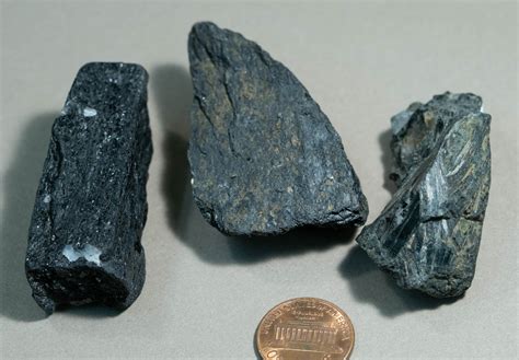 Hornblende amphibole crystals – Geology Pics