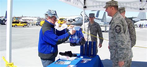 Aviation trade show features F-22A, other aircraft > Air Force Reserve ...