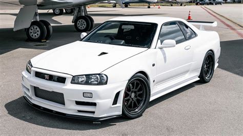 This Nissan Skyline GT-R V-Spec II Looks Just About Perfect | Carscoops