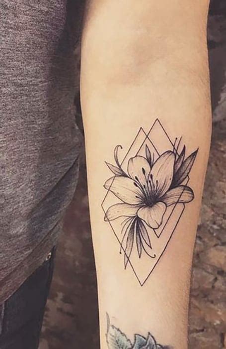 Lily Flower Tattoo Drawing - Infoupdate.org