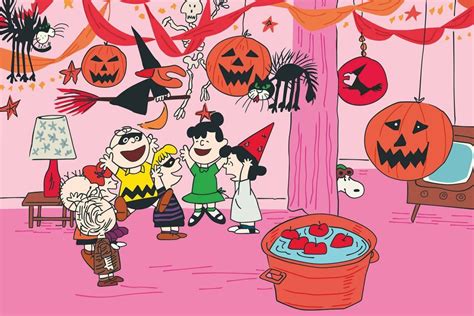 Peanuts gang dancing at a Halloween party | Charlie brown halloween ...