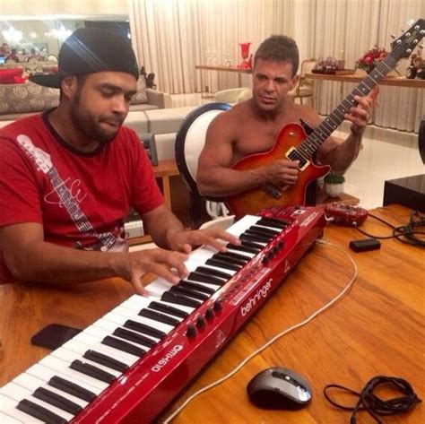 Fã Sertanejo: Eduardo Costa prepara o show da nova turnê