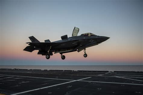 F-35 performs a vertical landing on aboard Italian aircraft carrier ...