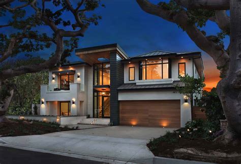 An ultra-modern home infused with warmth in Newport Beach