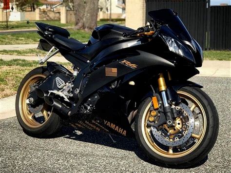 Black Yamaha R6 : MotorcyclePorn