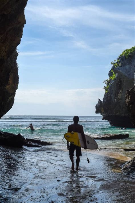 Surfing Uluwatu / 6 Helpful Tips to Surfing the Breaks of Uluwatu