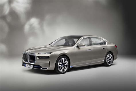 Preview: 2023 BMW i7 luxury electric sedan promises 536 hp, 300 miles ...