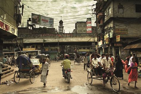 Street life in Old Dhaka - IGC