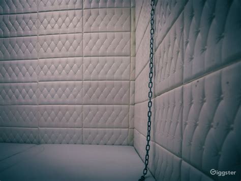 PADDED WHITE ROOM | ASYLUM | VIDEO PRODUCTION SET | Rent this location ...