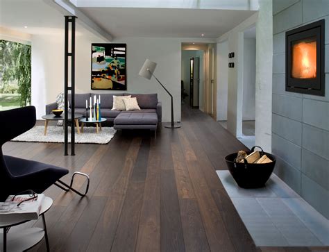 Living Rooms With Dark Hardwood Floors: How To Make The Most Of A ...