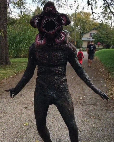 The Demogorgon - GIF on Imgur | Stranger things cosplay, Demogorgon ...