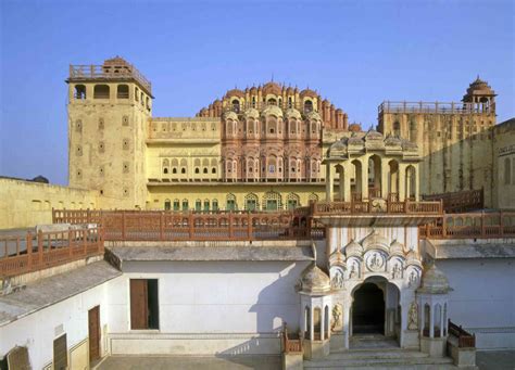 Jaipur's Hawa Mahal: The Complete Guide