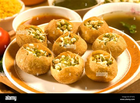 Pani puri hi-res stock photography and images - Alamy