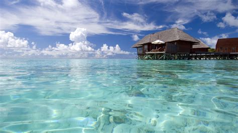 Luxury Maldives Resort - Clean water in sea