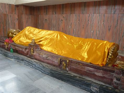 Buddha Statue inside Parinirvana Temple (Kushinagar) | Flickr