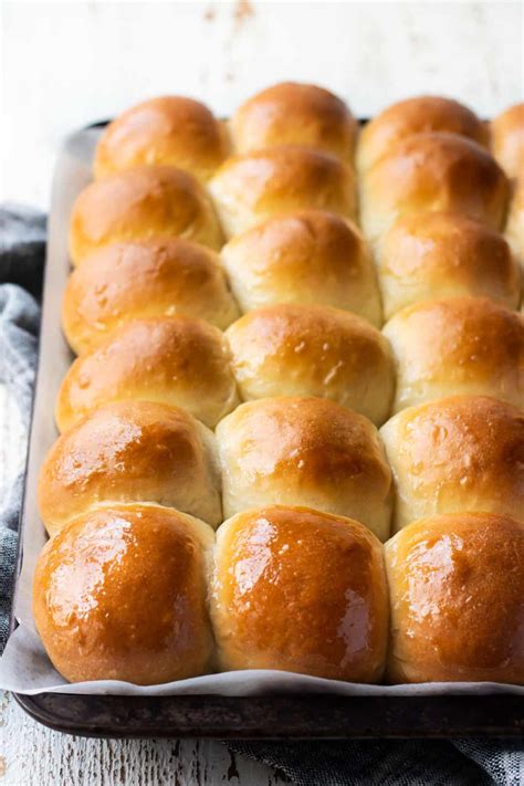 Soft Homemade Dinner Rolls: These are the best! Love how easy they are ...