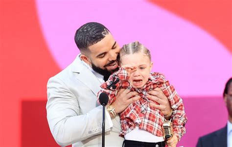 Drake’s son joins rapper during acceptance speech for Artist of the ...