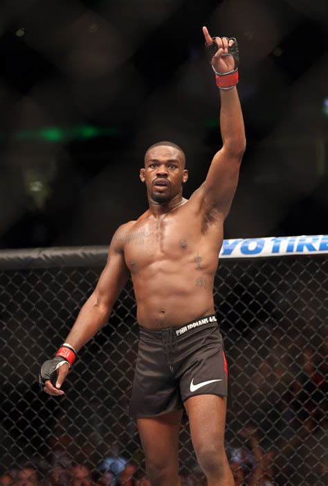 Jon Jones pounds way to unanimous MMA decision | The Spokesman-Review