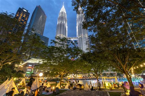 Picnic In The Park At Suria KLCC Has Tents, Live Music & Free-flow Drinks