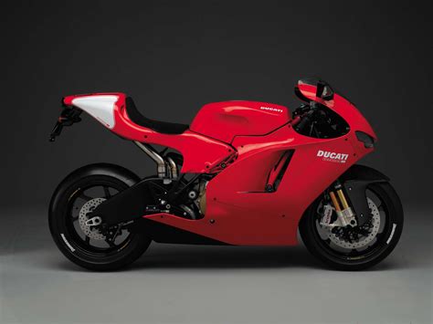 Ducati Desmosedici RR, The Original Ducati V4 Superbike - Asphalt & Rubber