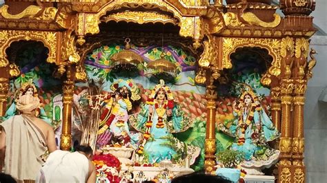 ISKCON TEMPLE AARTI VIDEO - YouTube