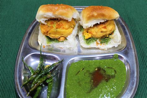 Vada Pav Mumbai Famous Recipe - Monsoon Special Vada Pav