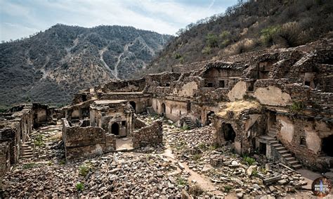 Abandoned Bhangarh Fort, India | Rooftop View