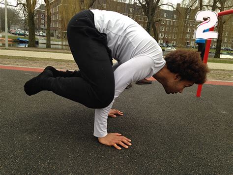 Frog Stand Position | Bar Brothers Groningen For Calisthenics Workout