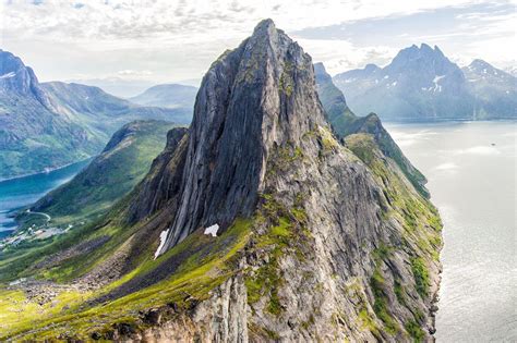 How to Hike Segla, One of Senja’s Most Popular Hikes | Earth Trekkers