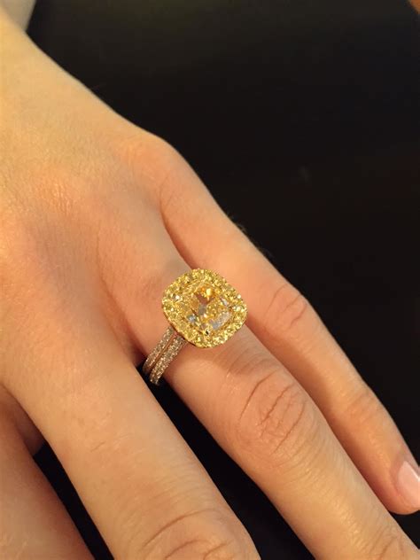 Canary Fancy Light Yellow Diamond Gold Platinum Ring 2.40 Carat GIA ...