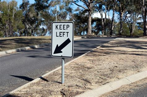 RACQ road rule quiz tests drivers on right-hand turns