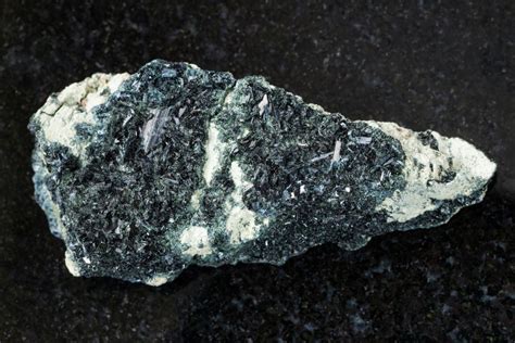 Hornblende: Meaning, Properties, Benefits You Should Know