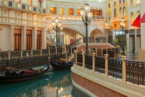 Indoor & Outdoor Gondola Rides | The Venetian® Las Vegas